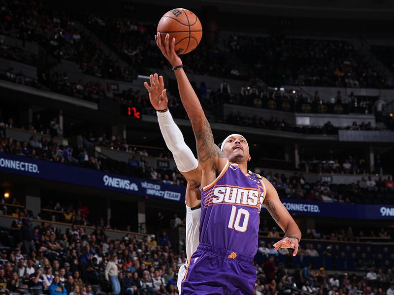 DENVER, CO - OCTOBER 13: Damion Lee #10 of the Phoenix Suns drives to the basket during the game against the Denver Nuggets on October 13, 2024 at Ball Arena in Denver, Colorado. NOTE TO USER: User expressly acknowledges and agrees that, by downloading and/or using this Photograph, user is consenting to the terms and conditions of the Getty Images License Agreement. Mandatory Copyright Notice: Copyright 2024 NBAE (Photo by Garrett Ellwood/NBAE via Getty Images)