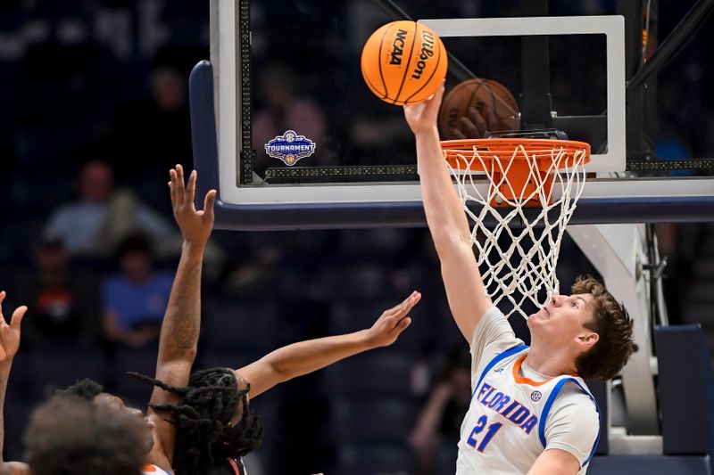 Mar 14, 2024; Nashville, TN, USA;  Florida Gators forward Alex Condon (21) blocks the shot against the Georgia Bulldogs during the second half at Bridgestone Arena. Mandatory Credit: Steve Roberts-USA TODAY Sports