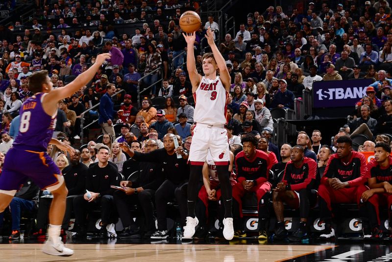 PHOENIX, AZ - NOVEMBER 6: Pelle Larsson #9 of the Miami Heat shoots a three point basket during the game against the Phoenix Suns on November 6, 2024 at Footprint Center in Phoenix, Arizona. NOTE TO USER: User expressly acknowledges and agrees that, by downloading and or using this photograph, user is consenting to the terms and conditions of the Getty Images License Agreement. Mandatory Copyright Notice: Copyright 2024 NBAE (Photo by Kate Frese/NBAE via Getty Images)