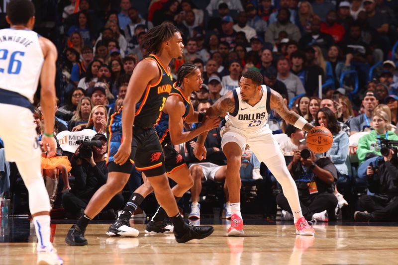 OKLAHOMA CITY, OK - NOVEMBER 17: P.J Washington #25 of the Dallas Mavericks handles the ball during the game against the Oklahoma City Thunder on November 17, 2024 at Paycom Center in Oklahoma City, Oklahoma. NOTE TO USER: User expressly acknowledges and agrees that, by downloading and or using this photograph, User is consenting to the terms and conditions of the Getty Images License Agreement. Mandatory Copyright Notice: Copyright 2024 NBAE (Photo by Zach Beeker/NBAE via Getty Images)