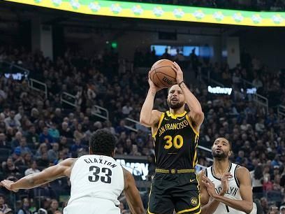 SAN FRANCISCO, CALIFORNIA - DECEMBER 16: Stephen Curry #30 of the Golden State Warriors shoots over Mikal Bridges #1 and Nic Claxton #33 of the Brooklyn Nets during the first quarter of an NBA basketball game at Chase Center on December 16, 2023 in San Francisco, California. NOTE TO USER: User expressly acknowledges and agrees that, by downloading and or using this photograph, User is consenting to the terms and conditions of the Getty Images License Agreement. (Photo by Thearon W. Henderson/Getty Images)