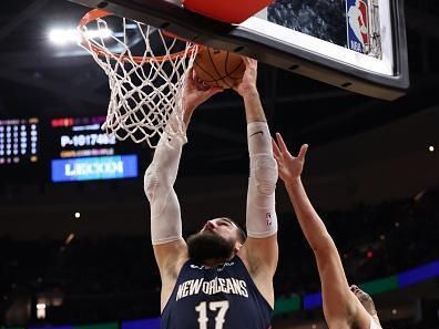 CLEVELAND, OH - DECEMBER 21:  Jonas Valanciunas #17 of the New Orleans Pelicans drives to the basket during the game against the Cleveland Cavaliers on December 21, 2023 at Rocket Mortgage FieldHouse in Cleveland, Ohio. NOTE TO USER: User expressly acknowledges and agrees that, by downloading and/or using this Photograph, user is consenting to the terms and conditions of the Getty Images License Agreement. Mandatory Copyright Notice: Copyright 2023 NBAE (Photo by  Lauren Leigh Bacho/NBAE via Getty Images)