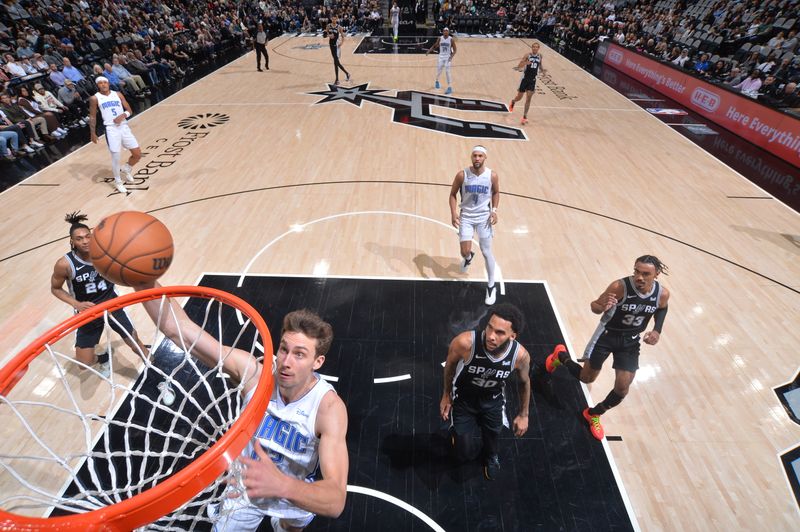 SAN ANTONIO, TX - JANUARY 31: Franz Wagner #22 of the Orlando Magic drives to the basket during the game against the San Antonio Spurs on January 31, 2024 at the Frost Bank Center in San Antonio, Texas. NOTE TO USER: User expressly acknowledges and agrees that, by downloading and or using this photograph, user is consenting to the terms and conditions of the Getty Images License Agreement. Mandatory Copyright Notice: Copyright 2024 NBAE (Photos by Michael Gonzales/NBAE via Getty Images)