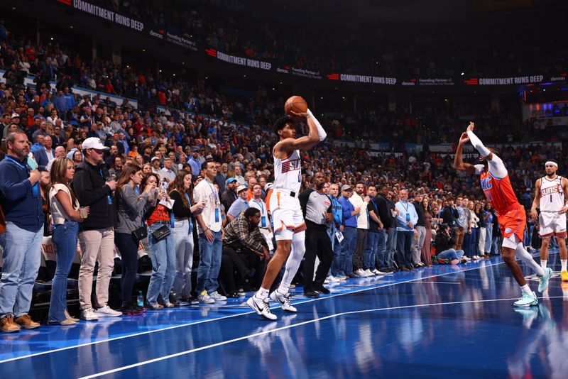 OKLAHOMA CITY, OK - NOVEMBER 15: Ryan Dunn #0 of the Phoenix Suns shoots a three point basket during the game against the Oklahoma City Thunder during the Emirates NBA Cup game on November 15, 2024 at Paycom Center in Oklahoma City, Oklahoma. NOTE TO USER: User expressly acknowledges and agrees that, by downloading and or using this photograph, User is consenting to the terms and conditions of the Getty Images License Agreement. Mandatory Copyright Notice: Copyright 2024 NBAE (Photo by Zach Beeker/NBAE via Getty Images)