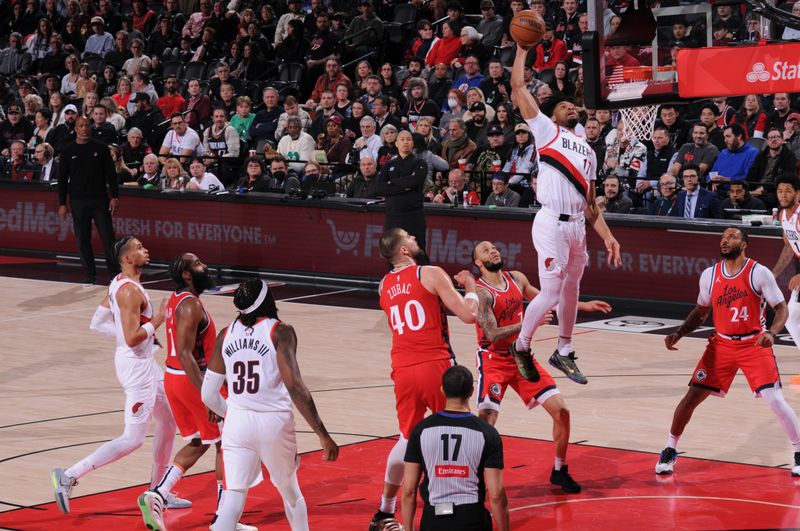 PORTLAND, OR - JANUARY 16:  Shaedon Sharpe #17 of the Portland Trail Blazers shoots the ball during the game against the LA Clippers on January 16, 2025 at the Moda Center Arena in Portland, Oregon. NOTE TO USER: User expressly acknowledges and agrees that, by downloading and or using this photograph, user is consenting to the terms and conditions of the Getty Images License Agreement. Mandatory Copyright Notice: Copyright 2025 NBAE (Photo by Cameron Browne/NBAE via Getty Images)