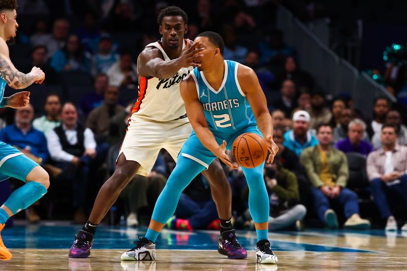 CHARLOTTE, NORTH CAROLINA - NOVEMBER 21: Jalen Duren #0 of the Detroit Pistons defends Grant Williams #2 of the Charlotte Hornets during the second half of a basketball game at Spectrum Center on November 21, 2024 in Charlotte, North Carolina. NOTE TO USER: User expressly acknowledges and agrees that, by downloading and or using this photograph, User is consenting to the terms and conditions of the Getty Images License Agreement. (Photo by David Jensen/Getty Images)