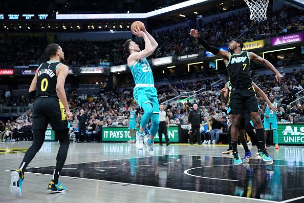 INDIANAPOLIS, INDIANA - DECEMBER 20: Gordon Hayward #20 of the Charlotte Hornets attempts a shot in the third quarter against the Indiana Pacers at Gainbridge Fieldhouse on December 20, 2023 in Indianapolis, Indiana. NOTE TO USER: User expressly acknowledges and agrees that, by downloading and or using this photograph, User is consenting to the terms and conditions of the Getty Images License Agreement. (Photo by Dylan Buell/Getty Images)