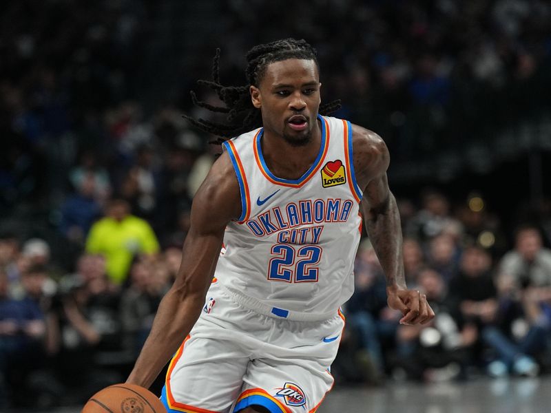 DALLAS, TX - JANUARY 17:  Cason Wallace #22 of the Oklahoma City Thunder dribbles the ball during the game during the game against the Dallas Mavericks on January 17, 2025 at American Airlines Center in Dallas, Texas. NOTE TO USER: User expressly acknowledges and agrees that, by downloading and or using this photograph, User is consenting to the terms and conditions of the Getty Images License Agreement. Mandatory Copyright Notice: Copyright 2025 NBAE (Photo by Glenn James/NBAE via Getty Images)