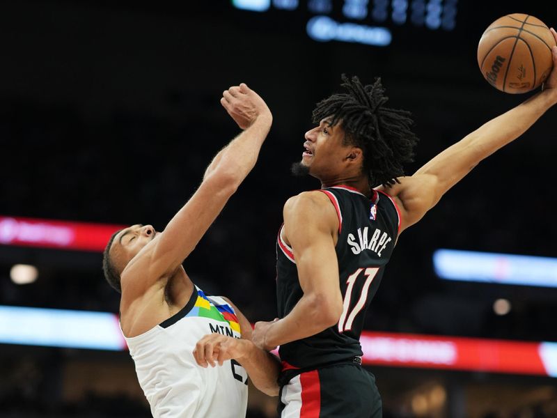 MINNEAPOLIS, MN -  APRIL 2: Shaedon Sharpe #17 of the Portland Trail Blazers drives to the basket during the game against the Minnesota Timberwolves on April 2, 2023 at Target Center in Minneapolis, Minnesota. NOTE TO USER: User expressly acknowledges and agrees that, by downloading and or using this Photograph, user is consenting to the terms and conditions of the Getty Images License Agreement. Mandatory Copyright Notice: Copyright 2023 NBAE (Photo by Jordan Johnson/NBAE via Getty Images)