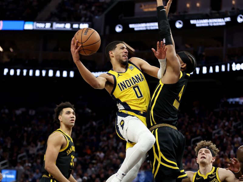 SAN FRANCISCO, CALIFORNIA - MARCH 22: Tyrese Haliburton #0 of the Indiana Pacers goes up for a shot on Moses Moody #4 of the Golden State Warriors in the second half at Chase Center on March 22, 2024 in San Francisco, California. NOTE TO USER: User expressly acknowledges and agrees that, by downloading and or using this photograph, User is consenting to the terms and conditions of the Getty Images License Agreement.  (Photo by Ezra Shaw/Getty Images)