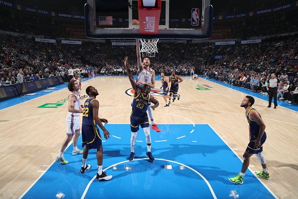 OKLAHOMA CITY, OK - DECEMBER 8: Chet Holmgren #7 of the Oklahoma City Thunder drives to the basket during the game against the Golden State Warriors on December 8, 2023 at Paycom Arena in Oklahoma City, Oklahoma. NOTE TO USER: User expressly acknowledges and agrees that, by downloading and or using this photograph, User is consenting to the terms and conditions of the Getty Images License Agreement. Mandatory Copyright Notice: Copyright 2023 NBAE (Photo by Zach Beeker/NBAE via Getty Images)