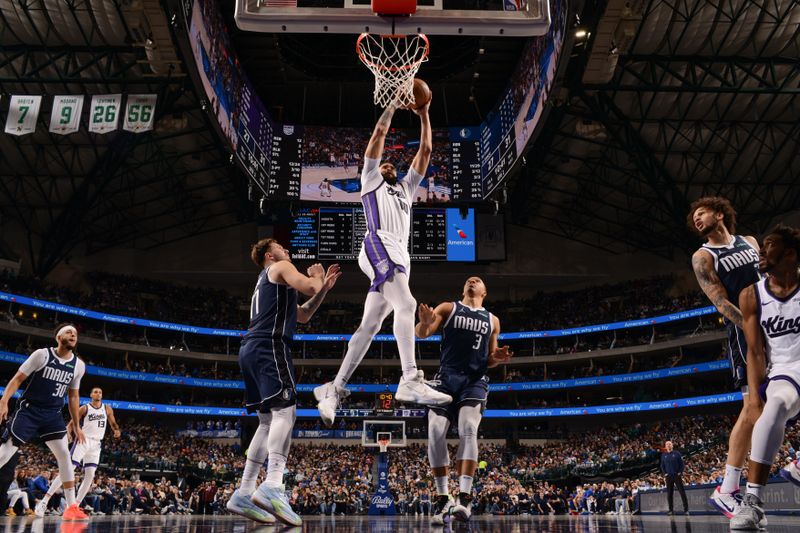 DALLAS, TX - JANUARY 27: JaVale McGee #00 of the Sacramento Kings goes to the basket during the game on January 27, 2024 at the American Airlines Center in Dallas, Texas. NOTE TO USER: User expressly acknowledges and agrees that, by downloading and or using this photograph, User is consenting to the terms and conditions of the Getty Images License Agreement. Mandatory Copyright Notice: Copyright 2024 NBAE (Photo by Glenn James/NBAE via Getty Images)