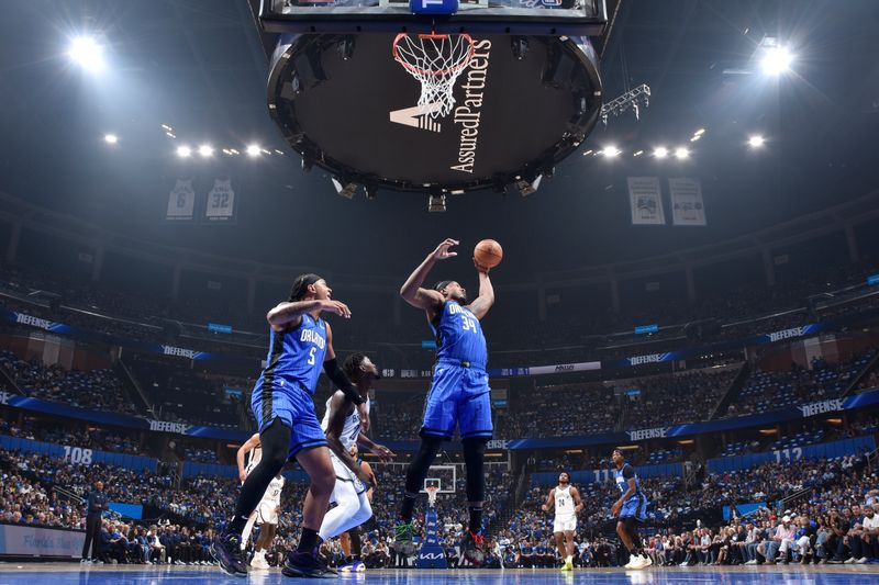 ORLANDO, FL - OCTOBER 25: Wendell Carter Jr. #34 of the Orlando Magic rebounds the ball during the game against the Brooklyn Nets on October 25, 2024 at Kia Center in Orlando, Florida. NOTE TO USER: User expressly acknowledges and agrees that, by downloading and or using this photograph, User is consenting to the terms and conditions of the Getty Images License Agreement. Mandatory Copyright Notice: Copyright 2024 NBAE (Photo by Fernando Medina/NBAE via Getty Images)