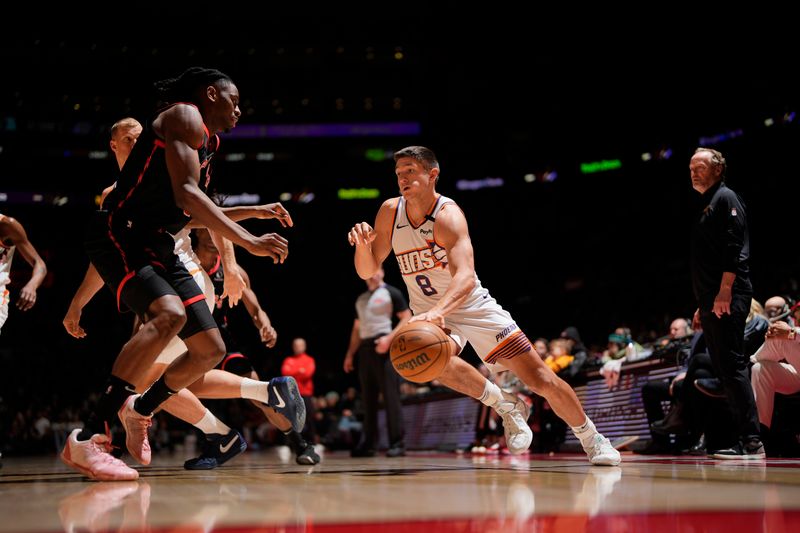 TORONTO, CANADA - FEBRUARY 23: Grayson Allen #8 of the Phoenix Suns dribbles the ball during the game against the Toronto Raptors on February 23, 2025 at the Scotiabank Arena in Toronto, Ontario, Canada.  NOTE TO USER: User expressly acknowledges and agrees that, by downloading and or using this Photograph, user is consenting to the terms and conditions of the Getty Images License Agreement.  Mandatory Copyright Notice: Copyright 2025 NBAE (Photo by Mark Blinch/NBAE via Getty Images)