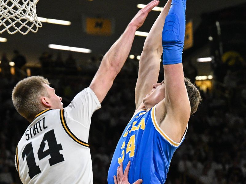 Iowa Hawkeyes Dominate UCLA Bruins with Stellar First Half Performance