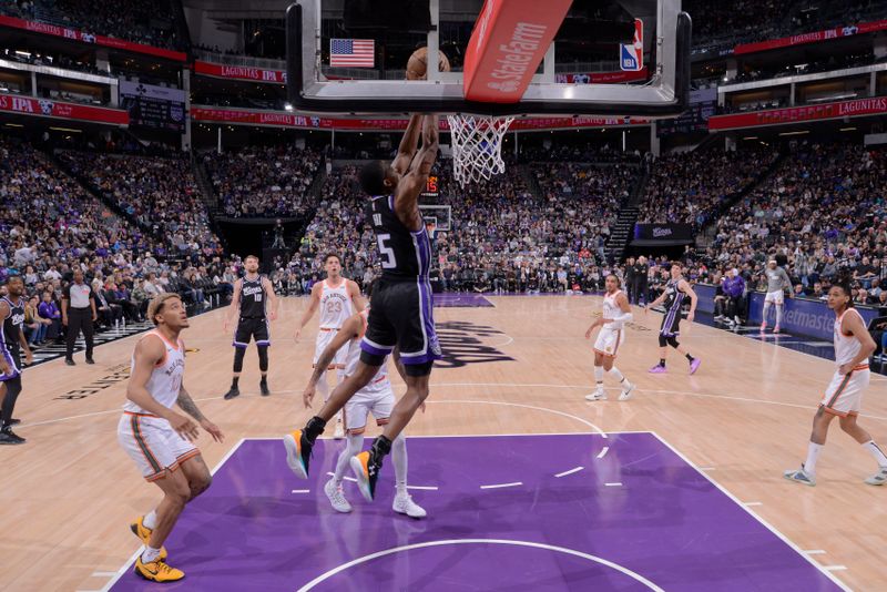 SACRAMENTO, CA - MARCH 7: De'Aaron Fox #5 of the Sacramento Kings dunks the ball during the game against the San Antonio Spurs on March 7, 2024 at Golden 1 Center in Sacramento, California. NOTE TO USER: User expressly acknowledges and agrees that, by downloading and or using this Photograph, user is consenting to the terms and conditions of the Getty Images License Agreement. Mandatory Copyright Notice: Copyright 2024 NBAE (Photo by Rocky Widner/NBAE via Getty Images)