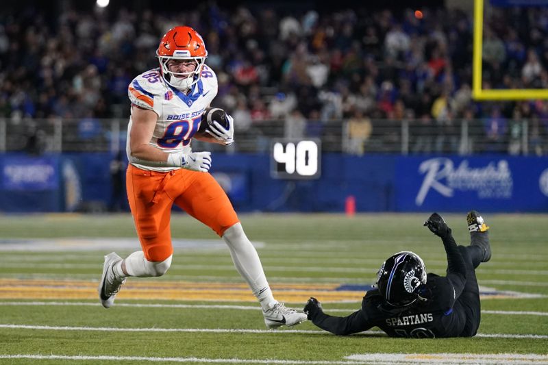 Nov 16, 2024; San Jose, California, USA; Boise State Broncos tight end Matt Lauter (85) catches a pass for a touchdown against the San Jose State Spartans in the third quarter at CEFCU Stadium. Mandatory Credit: Cary Edmondson-Imagn Images