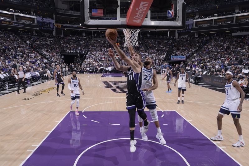 SACRAMENTO, CA - OCTOBER 24: Domantas Sabonis #11 of the Sacramento Kings drives to the basket during the game against the Minnesota Timberwolves on October 24, 2024 at Golden 1 Center in Sacramento, California. NOTE TO USER: User expressly acknowledges and agrees that, by downloading and or using this Photograph, user is consenting to the terms and conditions of the Getty Images License Agreement. Mandatory Copyright Notice: Copyright 2024 NBAE (Photo by Rocky Widner/NBAE via Getty Images)