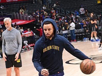 LOS ANGELES, CA - DECEMBER 14: Stephen Curry #30 of the Golden State Warriors warms up before the game against the LA Clippers on December 14, 2023 at Crypto.Com Arena in Los Angeles, California. NOTE TO USER: User expressly acknowledges and agrees that, by downloading and/or using this Photograph, user is consenting to the terms and conditions of the Getty Images License Agreement. Mandatory Copyright Notice: Copyright 2023 NBAE (Photo by Adam Pantozzi/NBAE via Getty Images)