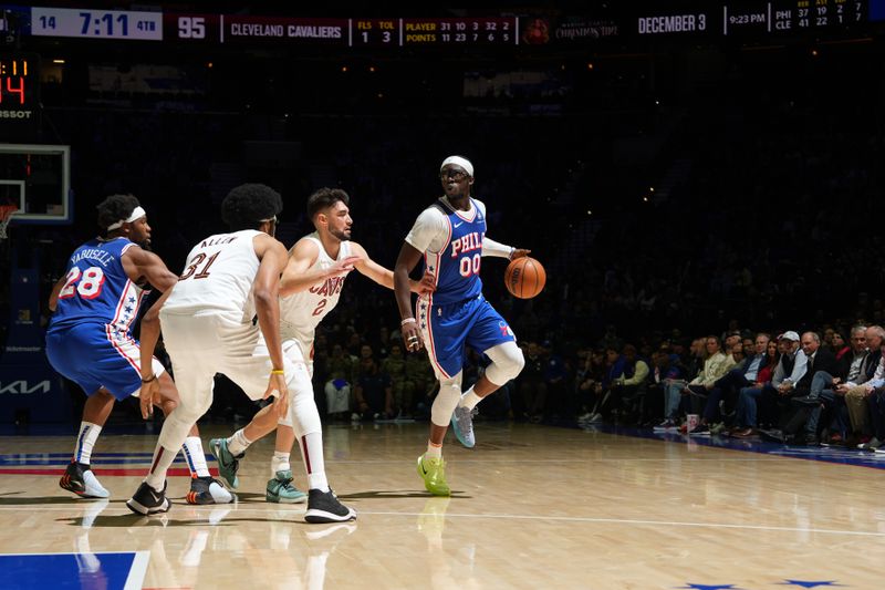 PHILADELPHIA, PA - NOVEMBER 13: Reggie Jackson #00 of the Philadelphia 76ers dribbles the ball during the game against the Cleveland Cavaliers on November 13, 2024 at the Wells Fargo Center in Philadelphia, Pennsylvania NOTE TO USER: User expressly acknowledges and agrees that, by downloading and/or using this Photograph, user is consenting to the terms and conditions of the Getty Images License Agreement. Mandatory Copyright Notice: Copyright 2024 NBAE (Photo by Jesse D. Garrabrant/NBAE via Getty Images)