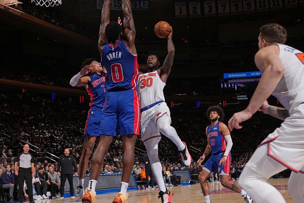 NEW YORK, NY - NOVEMBER 30: Julius Randle #30 of the New York Knicks drives to the basket during the game against the Detroit Pistons on November 30, 2023 at Madison Square Garden in New York City, New York.  NOTE TO USER: User expressly acknowledges and agrees that, by downloading and or using this photograph, User is consenting to the terms and conditions of the Getty Images License Agreement. Mandatory Copyright Notice: Copyright 2023 NBAE  (Photo by Jesse D. Garrabrant/NBAE via Getty Images)