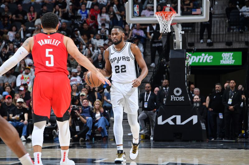 SAN ANTONIO, TX - OCTOBER 26: Malaki Branham #22 of the San Antonio Spurs dribbles the ball during the game against the Houston Rockets on October 26, 2024 at the Frost Bank Center in San Antonio, Texas. NOTE TO USER: User expressly acknowledges and agrees that, by downloading and or using this photograph, user is consenting to the terms and conditions of the Getty Images License Agreement. Mandatory Copyright Notice: Copyright 2024 NBAE (Photos by Michael Gonzales/NBAE via Getty Images)