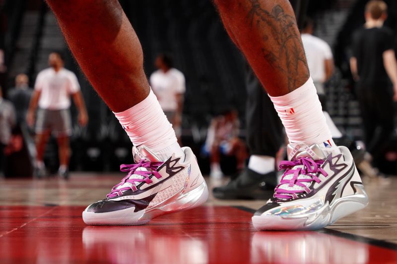 PORTLAND, OR - NOVEMBER 1: The sneakers worn by Scoot Henderson #00 of the Portland Trail Blazers during the game against the Oklahoma City Thunder on November 1, 2024 at the Moda Center Arena in Portland, Oregon. NOTE TO USER: User expressly acknowledges and agrees that, by downloading and or using this photograph, user is consenting to the terms and conditions of the Getty Images License Agreement. Mandatory Copyright Notice: Copyright 2024 NBAE (Photo by Cameron Browne/NBAE via Getty Images)