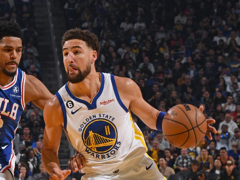 SAN FRANCISCO, CA - MARCH 24: Klay Thompson #11 of the Golden State Warriors drives to the basket during the game against the Philadelphia 76ers on March 24, 2023 at Chase Center in San Francisco, California. NOTE TO USER: User expressly acknowledges and agrees that, by downloading and or using this photograph, user is consenting to the terms and conditions of Getty Images License Agreement. Mandatory Copyright Notice: Copyright 2023 NBAE (Photo by Noah Graham/NBAE via Getty Images)