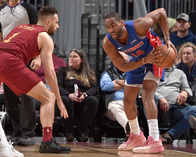 CLEVELAND, OH - JANUARY 31: Alec Burks #14 of the Detroit Pistons looks to pass the ball during the game against the Cleveland Cavaliers on January 31, 2024 at Rocket Mortgage FieldHouse in Cleveland, Ohio. NOTE TO USER: User expressly acknowledges and agrees that, by downloading and/or using this Photograph, user is consenting to the terms and conditions of the Getty Images License Agreement. Mandatory Copyright Notice: Copyright 2024 NBAE (Photo by David Liam Kyle/NBAE via Getty Images)