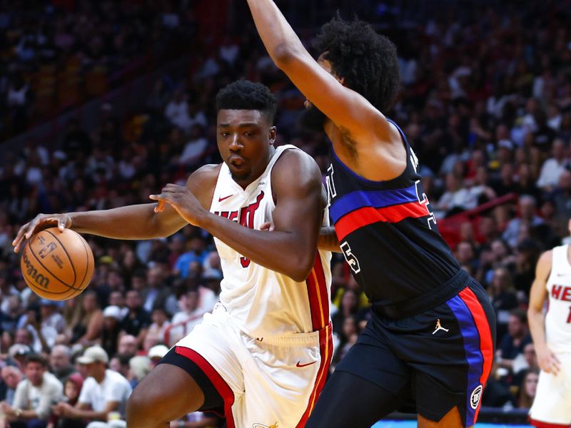 MIAMI, FLORIDA - OCTOBER 25: Thomas Bryant #31 of the Miami Heat drives to the basket against the Detroit Pistons during the first quarter of the game at Kaseya Center on October 25, 2023 in Miami, Florida. NOTE TO USER: User expressly acknowledges and agrees that, by downloading and or using this photograph, User is consenting to the terms and conditions of the Getty Images License Agreement.  (Photo by Megan Briggs/Getty Images)