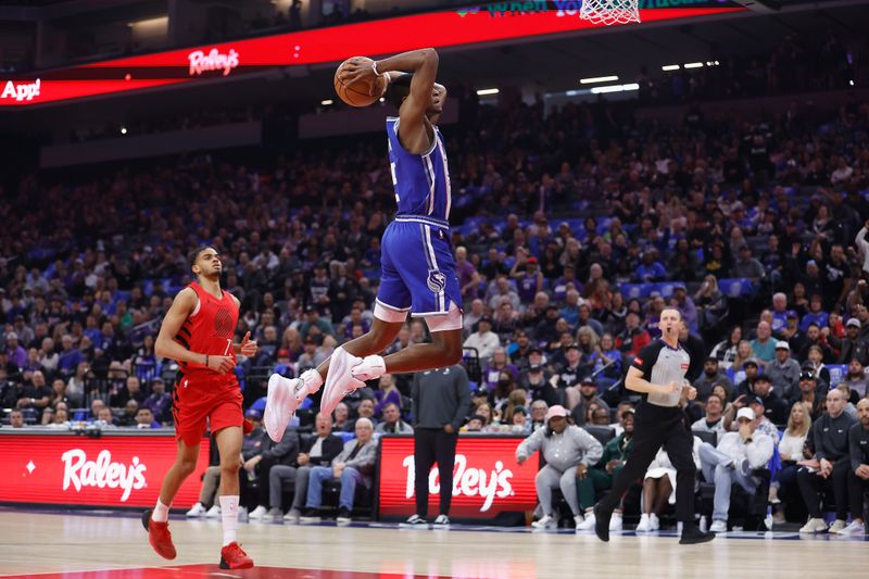 SACRAMENTO, CALIFORNIA - APRIL 14: De'Aaron Fox #5 of the Sacramento Kings goes up for a dunk in the first quarter against the Portland Trail Blazers at Golden 1 Center on April 14, 2024 in Sacramento, California. NOTE TO USER: User expressly acknowledges and agrees that, by downloading and or using this photograph, User is consenting to the terms and conditions of the Getty Images License Agreement. (Photo by Lachlan Cunningham/Getty Images)