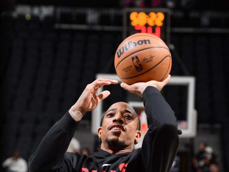 SAN ANTONIO, TX - OCTOBER 28: DeMar DeRozan #11 of the Chicago Bulls warms up before the game against the San Antonio Spurs on October 28, 2022 at the AT&T Center in San Antonio, Texas. NOTE TO USER: User expressly acknowledges and agrees that, by downloading and or using this photograph, user is consenting to the terms and conditions of the Getty Images License Agreement. Mandatory Copyright Notice: Copyright 2022 NBAE (Photos by Michael Gonzales/NBAE via Getty Images)