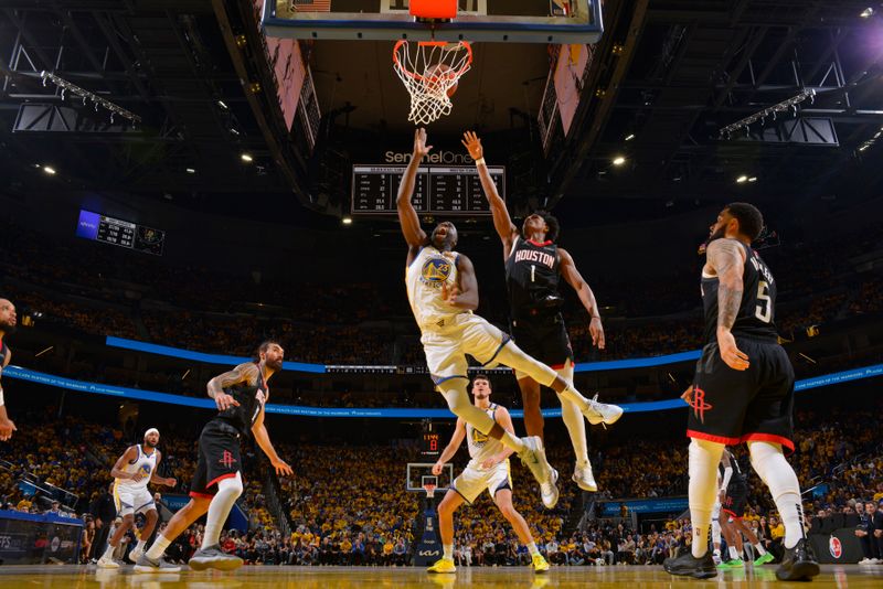 SAN FRANCISCO, CA - APRIL 26:  Draymond Green #23 of the Golden State Warriors drives to the basket during the game against the Houston Rockets  during Round 1 Game 3 of the 2025 NBA Playoffs   on April 26, 2025 at Chase Center in San Francisco, California. NOTE TO USER: User expressly acknowledges and agrees that, by downloading and or using this photograph, user is consenting to the terms and conditions of Getty Images License Agreement. Mandatory Copyright Notice: Copyright 2025 NBAE (Photo by Jesse D. Garrabrant/NBAE via Getty Images)