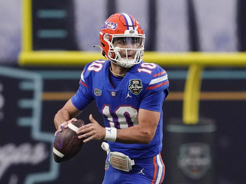 Dec 17, 2022; Las Vegas, NV, USA; Florida Gators quarterback Jack Miller III (10) scrambles during the second half against the Oregon State Beavers at the Las Vegas Bowl at Allegiant Stadium. Mandatory Credit: Lucas Peltier-USA TODAY Sports