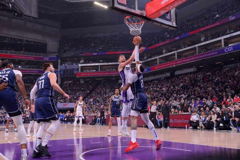 SACRAMENTO, CA - MARCH 29:  Domantas Sabonis #10 of the Sacramento Kings goes to the basket during the game on March 29, 2024 at Golden 1 Center in Sacramento, California. NOTE TO USER: User expressly acknowledges and agrees that, by downloading and or using this Photograph, user is consenting to the terms and conditions of the Getty Images License Agreement. Mandatory Copyright Notice: Copyright 2024 NBAE (Photo by Rocky Widner/NBAE via Getty Images)