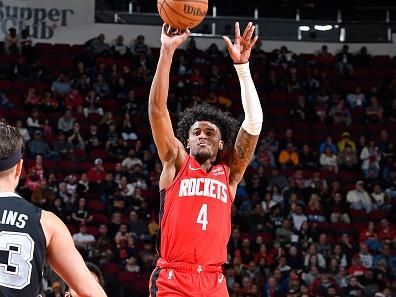 HOUSTON, TX - DECEMBER 11: Jalen Green #4 of the Houston Rockets three point basket during the game against the San Antonio Spurs on December 11, 2023 at the Toyota Center in Houston, Texas. NOTE TO USER: User expressly acknowledges and agrees that, by downloading and or using this photograph, User is consenting to the terms and conditions of the Getty Images License Agreement. Mandatory Copyright Notice: Copyright 2023 NBAE (Photo by Logan Riely/NBAE via Getty Images)