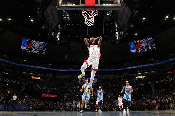 MEMPHIS, TN - DECEMBER 15:  Tari Eason #17 of the Houston Rockets drives to the basket during the game against the Memphis Grizzlies on December 15, 2023 at FedExForum in Memphis, Tennessee. NOTE TO USER: User expressly acknowledges and agrees that, by downloading and or using this photograph, User is consenting to the terms and conditions of the Getty Images License Agreement. Mandatory Copyright Notice: Copyright 2023 NBAE (Photo by Joe Murphy/NBAE via Getty Images)