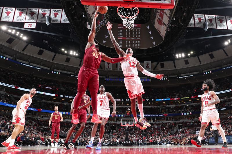 CHICAGO, IL - OCTOBER 18: Donovan Mitchell #45 of the Cleveland Cavaliers drives to the basket during the game against the Chicago Bulls on October 18, 2024 at United Center in Chicago, Illinois. NOTE TO USER: User expressly acknowledges and agrees that, by downloading and or using this photograph, User is consenting to the terms and conditions of the Getty Images License Agreement. Mandatory Copyright Notice: Copyright 2023 NBAE (Photo by Jeff Haynes/NBAE via Getty Images)