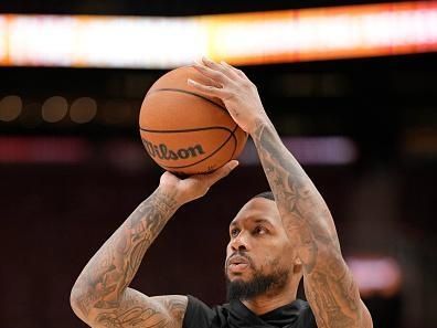 TORONTO, CANADA - NOVEMBER 15: Damian Lillard #0 of the Milwaukee Bucks warms up before the game against the Toronto Raptors on November 15, 2023 at the Scotiabank Arena in Toronto, Ontario, Canada.  NOTE TO USER: User expressly acknowledges and agrees that, by downloading and or using this Photograph, user is consenting to the terms and conditions of the Getty Images License Agreement.  Mandatory Copyright Notice: Copyright 2023 NBAE (Photo by Jordan Jones/NBAE via Getty Images)