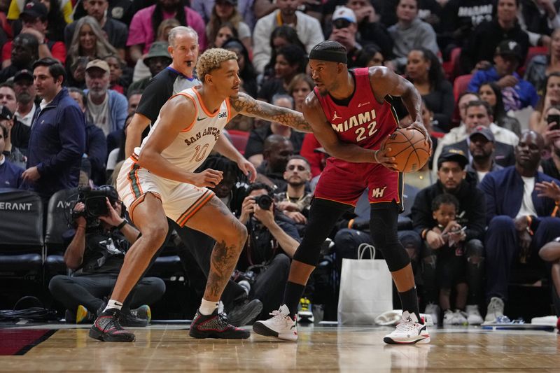 MIAMI, FL - FEBRUARY 7: Jimmy Butler #22 of the Miami Heat handles the ball during the game against the San Antonio Spurs on February 7, 2024 at Kaseya Center in Miami, Florida. NOTE TO USER: User expressly acknowledges and agrees that, by downloading and or using this Photograph, user is consenting to the terms and conditions of the Getty Images License Agreement. Mandatory Copyright Notice: Copyright 2024 NBAE (Photo by Eric Espada/NBAE via Getty Images)