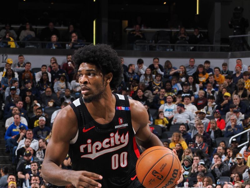 INDIANAPOLIS, IN - NOVEMBER 27: Scoot Henderson #00 of the Portland Trail Blazers dribbles the ball during the game against the Indiana Pacers on November 27, 2024 at Gainbridge Fieldhouse in Indianapolis, Indiana. NOTE TO USER: User expressly acknowledges and agrees that, by downloading and or using this Photograph, user is consenting to the terms and conditions of the Getty Images License Agreement. Mandatory Copyright Notice: Copyright 2024 NBAE (Photo by Ron Hoskins/NBAE via Getty Images)