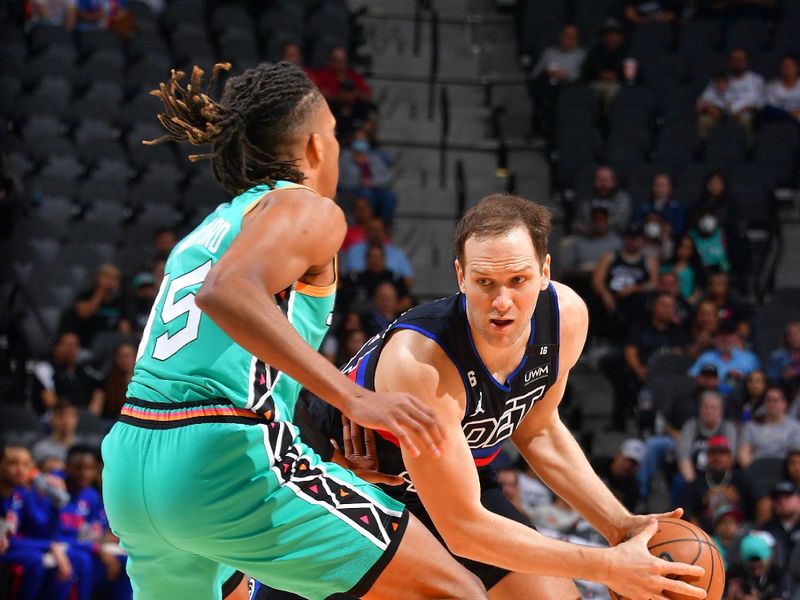 SAN ANTONIO, TX - JANUARY 6: Bojan Bogdanovic #44 of the Detroit Pistons handles the ball during the game against the San Antonio Spurs on January 6, 2023 at the AT&T Center in San Antonio, Texas. NOTE TO USER: User expressly acknowledges and agrees that, by downloading and or using this photograph, user is consenting to the terms and conditions of the Getty Images License Agreement. Mandatory Copyright Notice: Copyright 2023 NBAE (Photos by Michael Gonzales/NBAE via Getty Images)