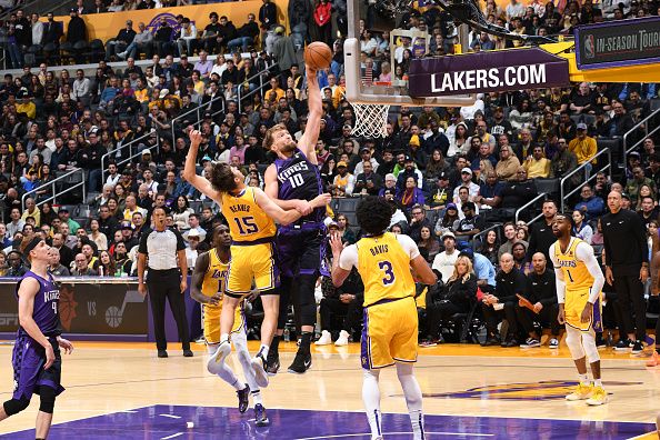 LOS ANGELES, CA - NOVEMBER 15: Domantas Sabonis #10 of the Sacramento Kings dunks the ball during the game against the Los Angeles Lakers on November 15, 2023 at Crypto.Com Arena in Los Angeles, California. NOTE TO USER: User expressly acknowledges and agrees that, by downloading and/or using this Photograph, user is consenting to the terms and conditions of the Getty Images License Agreement. Mandatory Copyright Notice: Copyright 2023 NBAE (Photo by Adam Pantozzi/NBAE via Getty Images)