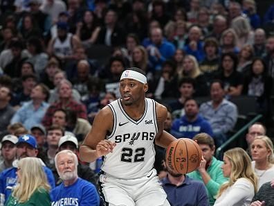 DALLAS, TX - DECEMBER 23: Malaki Branham #22 of the San Antonio Spurs handles the ball during the game against the Dallas Mavericks on December 23, 2023 at the American Airlines Center in Dallas, Texas. NOTE TO USER: User expressly acknowledges and agrees that, by downloading and or using this photograph, User is consenting to the terms and conditions of the Getty Images License Agreement. Mandatory Copyright Notice: Copyright 2023 NBAE (Photo by Glenn James/NBAE via Getty Images)