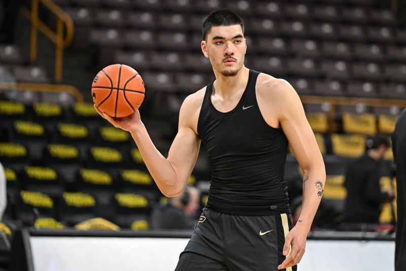 Jan 20, 2024; Iowa City, Iowa, USA; Purdue Boilermakers center Zach Edey (15) warms up before the game against the Iowa Hawkeyes at Carver-Hawkeye Arena. Mandatory Credit: Jeffrey Becker-USA TODAY Sports