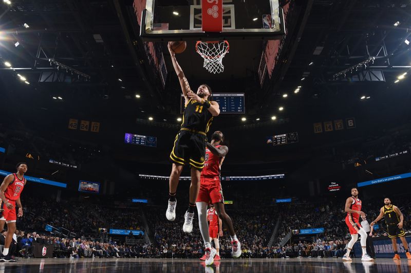 SAN FRANCISCO, CA - JANUARY 10:  Klay Thompson #11 of the Golden State Warriors goes to the basket during the game on January 10, 2024 at Chase Center in San Francisco, California. NOTE TO USER: User expressly acknowledges and agrees that, by downloading and or using this photograph, user is consenting to the terms and conditions of Getty Images License Agreement. Mandatory Copyright Notice: Copyright 2024 NBAE (Photo by Noah Graham/NBAE via Getty Images)