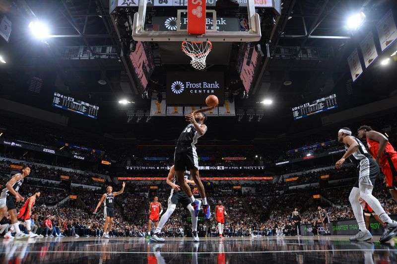 SAN ANTONIO, TX - MARCH 12: Blake Wesley #14 of the San Antonio Spurs grabs the rebound during the game against the Houston Rockets on March 12, 2024 at the Frost Bank Center in San Antonio, Texas. NOTE TO USER: User expressly acknowledges and agrees that, by downloading and or using this photograph, user is consenting to the terms and conditions of the Getty Images License Agreement. Mandatory Copyright Notice: Copyright 2024 NBAE (Photos by Michael Gonzales/NBAE via Getty Images)