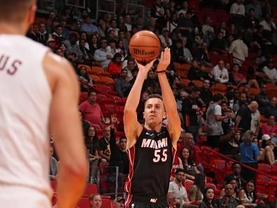 MIAMI, FL - DECEMBER 8: Duncan Robinson #55 of the Miami Heat shoots a three point basket during the game against the Cleveland Cavaliers on December 8, 2023 at Kaseya Center in Miami, Florida. NOTE TO USER: User expressly acknowledges and agrees that, by downloading and or using this Photograph, user is consenting to the terms and conditions of the Getty Images License Agreement. Mandatory Copyright Notice: Copyright 2023 NBAE (Photo by Issac Baldizon/NBAE via Getty Images)