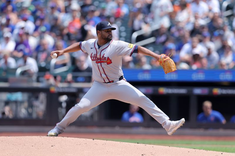 Jul 28, 2024; New York City, New York, USA; Atlanta Braves starting pitcher Reynaldo Lopez (40) pitches against the New York Mets during the first inning at Citi Field. Mandatory Credit: Brad Penner-USA TODAY Sports