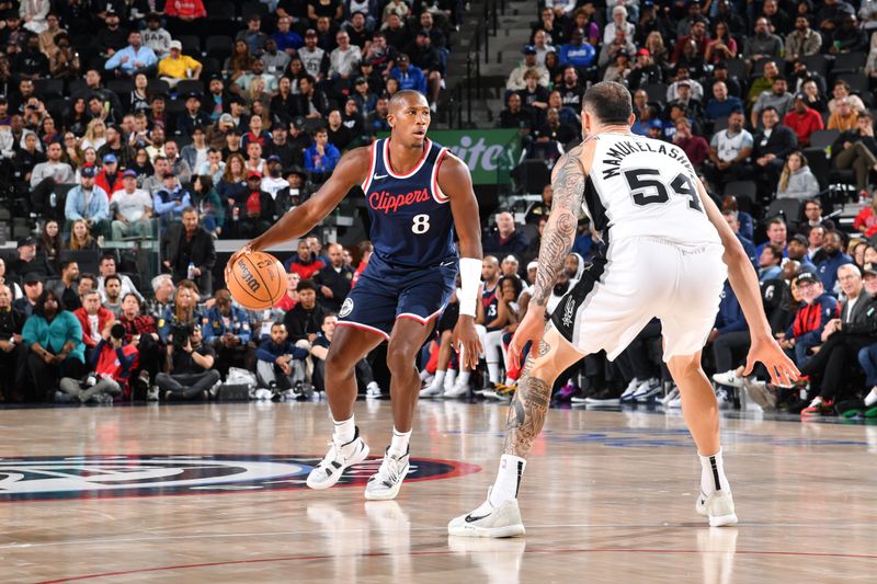 INGLEWOOD, CA - NOVEMBER 4: Kris Dunn #8 of the LA Clippers dribbles the ball during the game against the San Antonio Spurs on November 4, 2024 at Intuit Dome in Los Angeles, California. NOTE TO USER: User expressly acknowledges and agrees that, by downloading and/or using this Photograph, user is consenting to the terms and conditions of the Getty Images License Agreement. Mandatory Copyright Notice: Copyright 2024 NBAE (Photo by Juan Ocampo/NBAE via Getty Images)